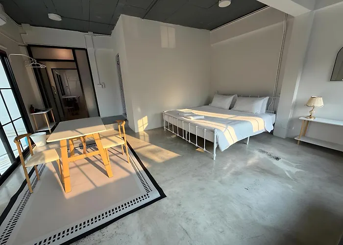 Yellow Place Sukhumvit 2 - Bts Nana Apartment