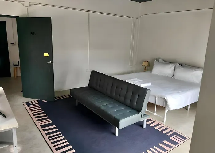 Yellow Place Sukhumvit 2 - Bts Nana Apartment *