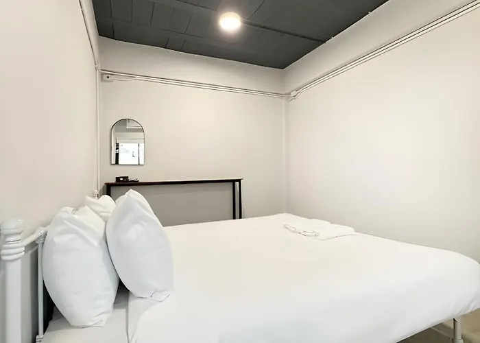 Yellow Place Sukhumvit 2 - Bts Nana Apartment *