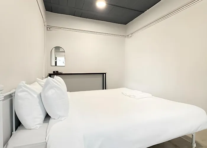 Yellow Place Sukhumvit 2 - Bts Nana Apartment *