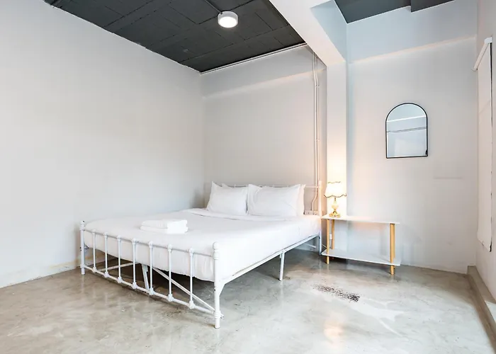 Yellow Place Sukhumvit 2 - Bts Nana Apartment