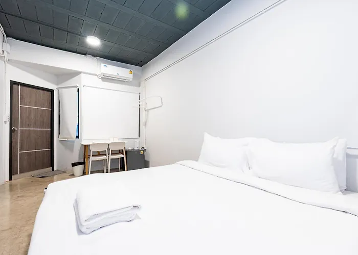 Yellow Place Sukhumvit 2 - Bts Nana Apartment *