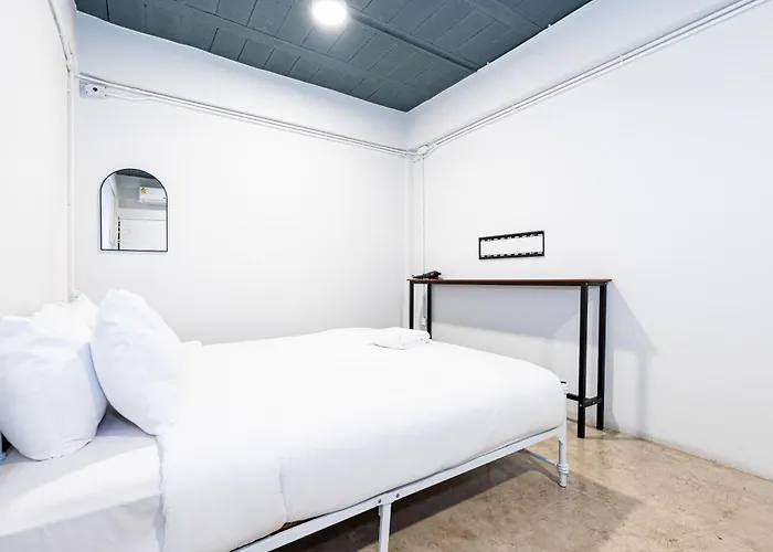 Yellow Place Sukhumvit 2 - Bts Nana Apartment